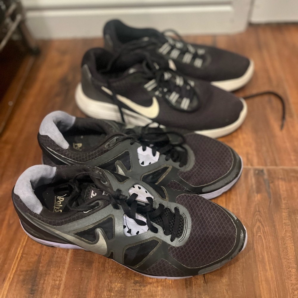 4 pairs of Nike and new balance women Athletic Shoes. 4 pairs